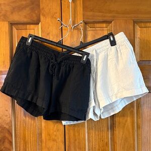 Old Navy Women's Black and Cream Shorts